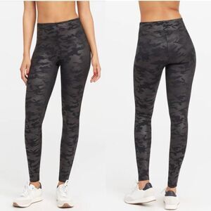 SPANX Faux Leather‎ Camo cropped Leggings Size L